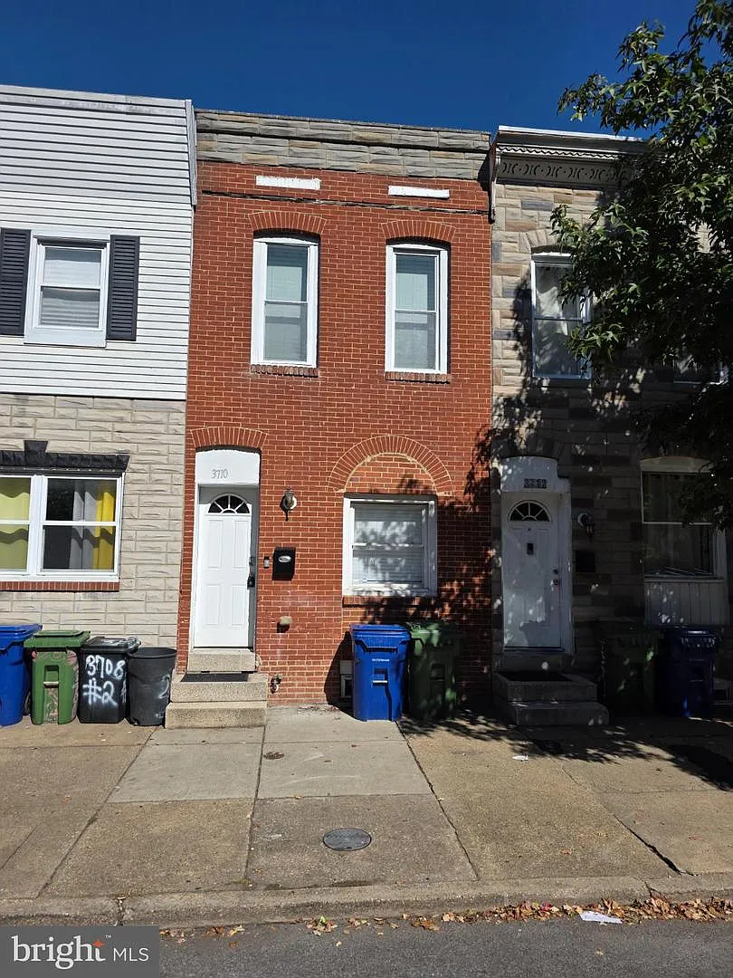 2 bed, 3.5 bath, 1230 sqft, $1,900 — Photo 1