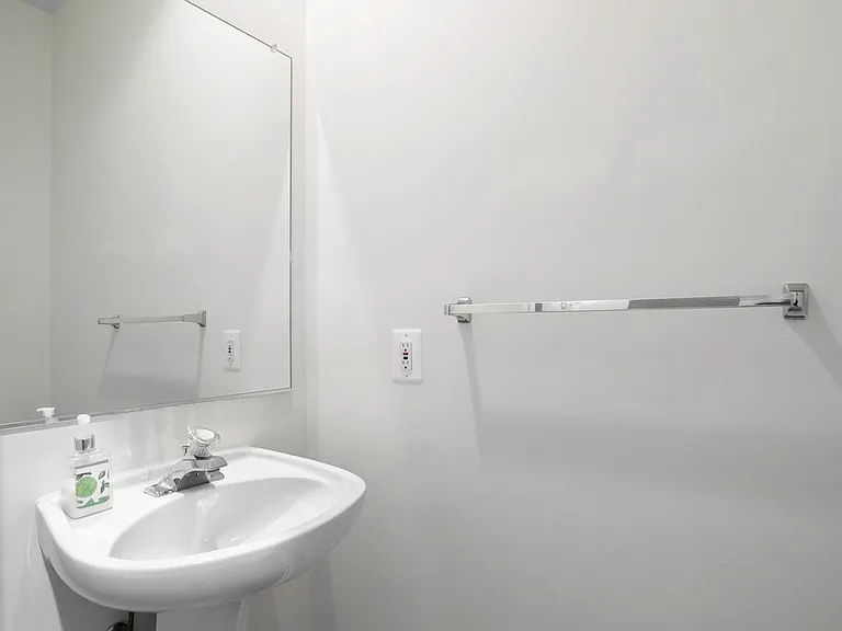 8852 Mansion View Ct — Photo 18