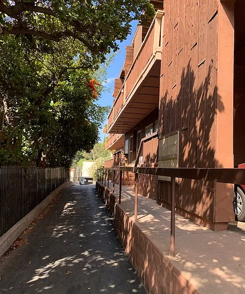 1925 Grace Ave — Photo 13