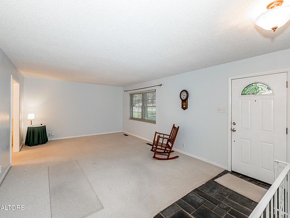 3rd image of 1105 Delray Rd