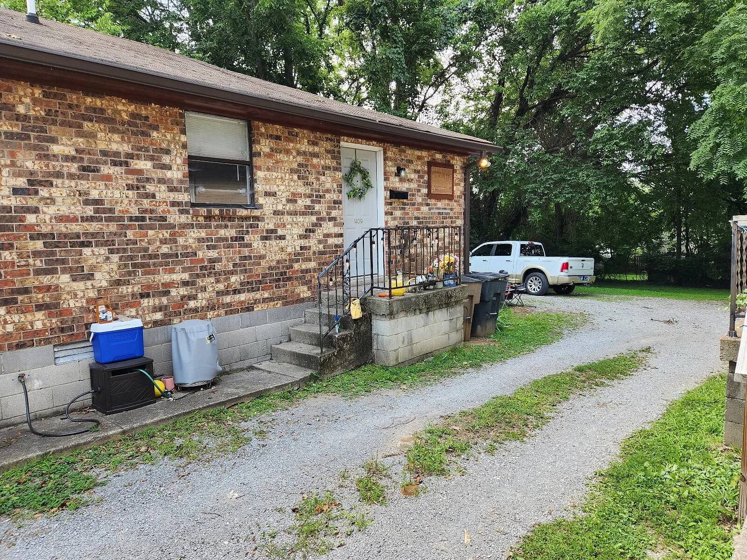 2 bed, 1.0 bath, 702 sqft, $1,600 — Photo 2