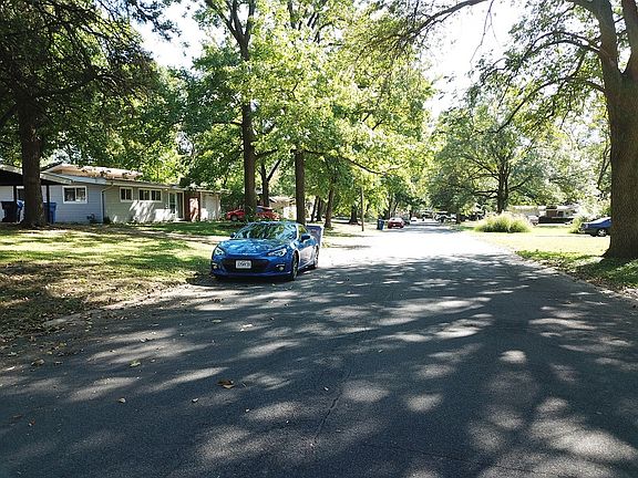 3rd image of 1010 Robinwood Dr