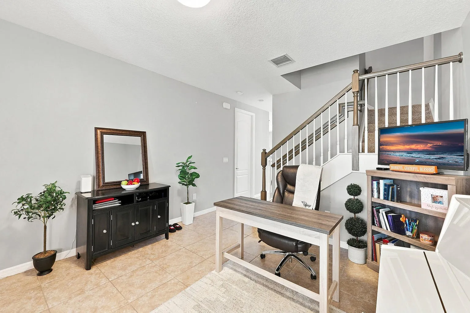 3 bed, 2.5 bath, 1806 sqft, $3,150 — Photo 3