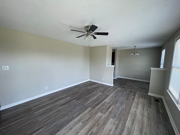 3rd image of 586 Kathryn Ct