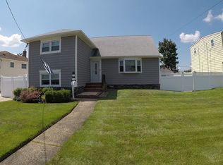 228 W End Ave, Massapequa, NY 11758