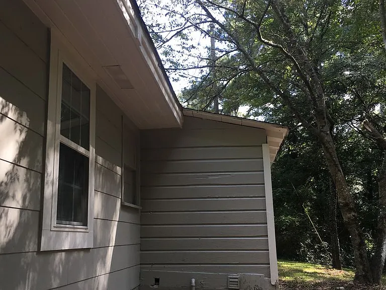 423 Wilshire Rd NE — Photo 5