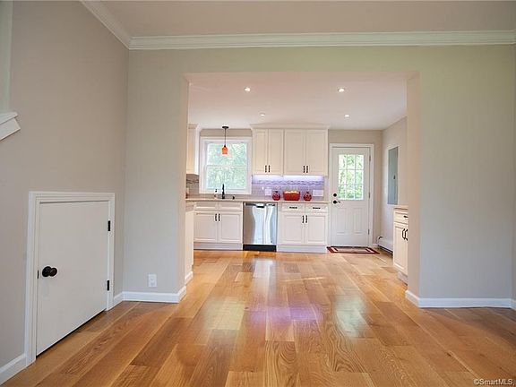 4th image of 626 New Britain Ave