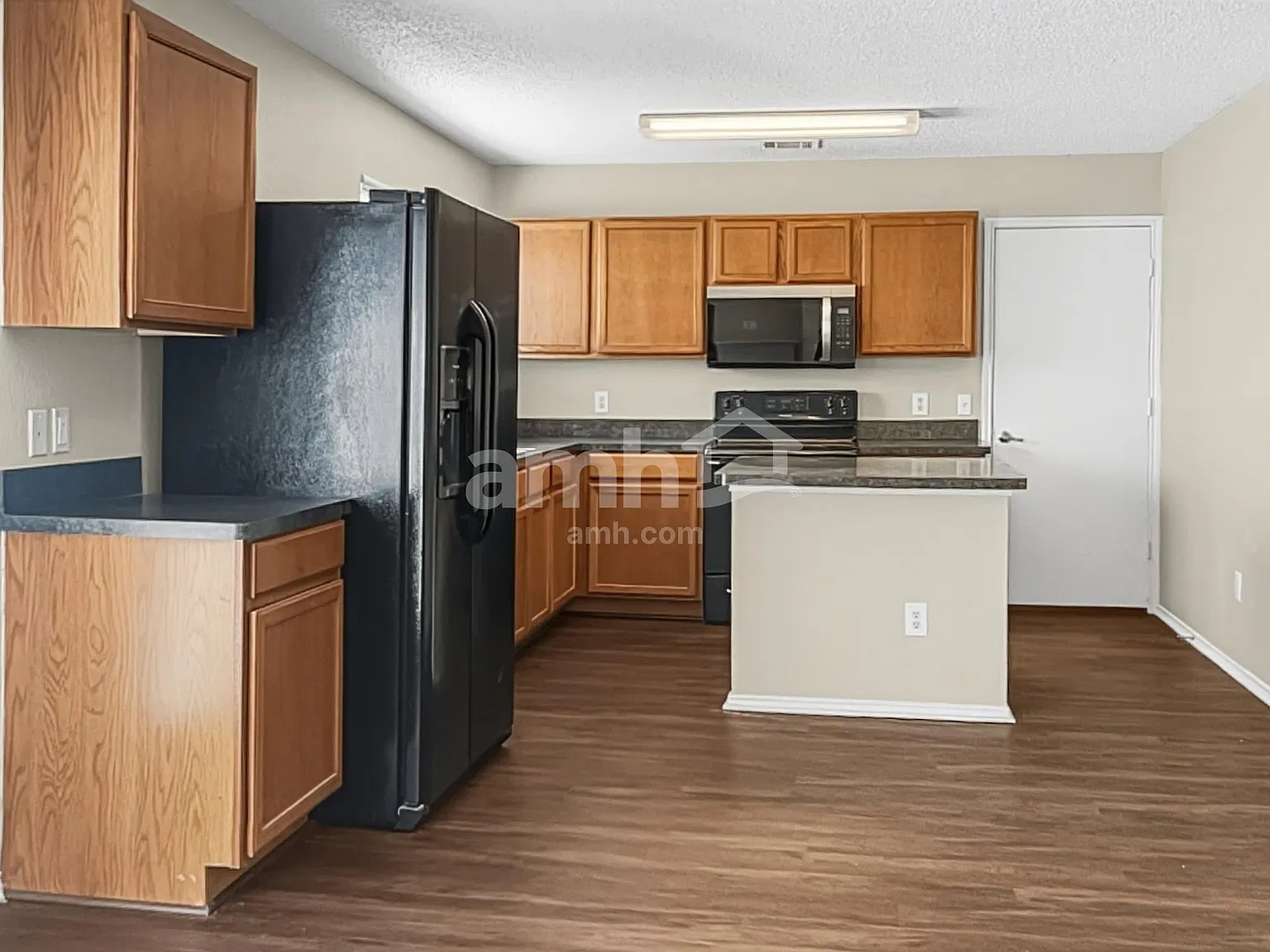 3 bed, 2.5 bath, 2731 sqft, $2,395 — Photo 3