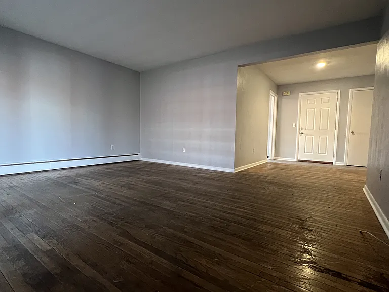27 Tompkins St — Photo 6