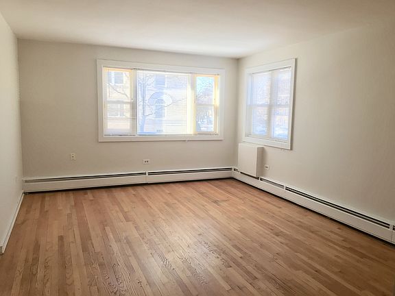 3rd image of 6835 N Seeley Ave APT 2N