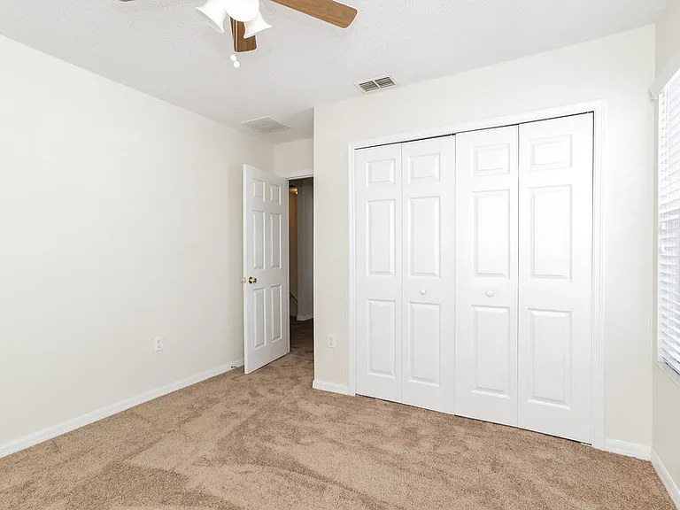 1300 Creekview Ct — Photo 14