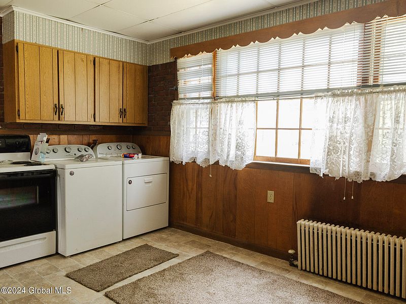 4th image of 47 Maple Street