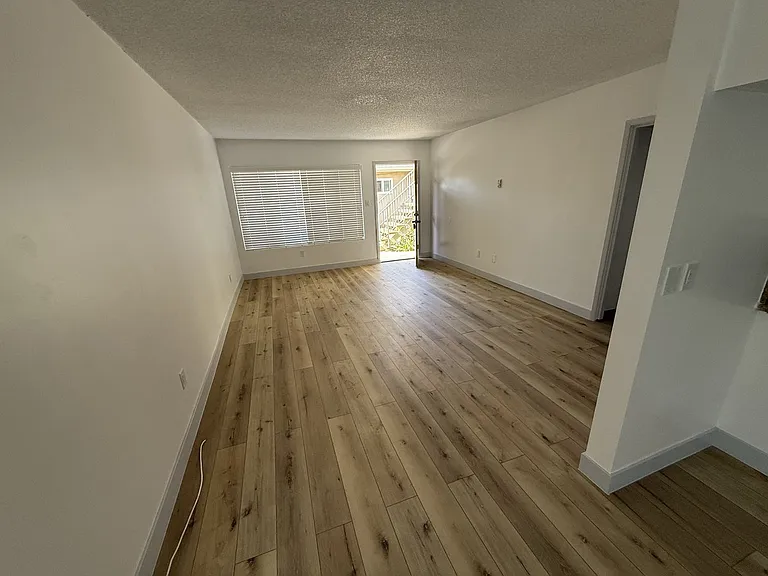 3720 Emerald St — Photo 46