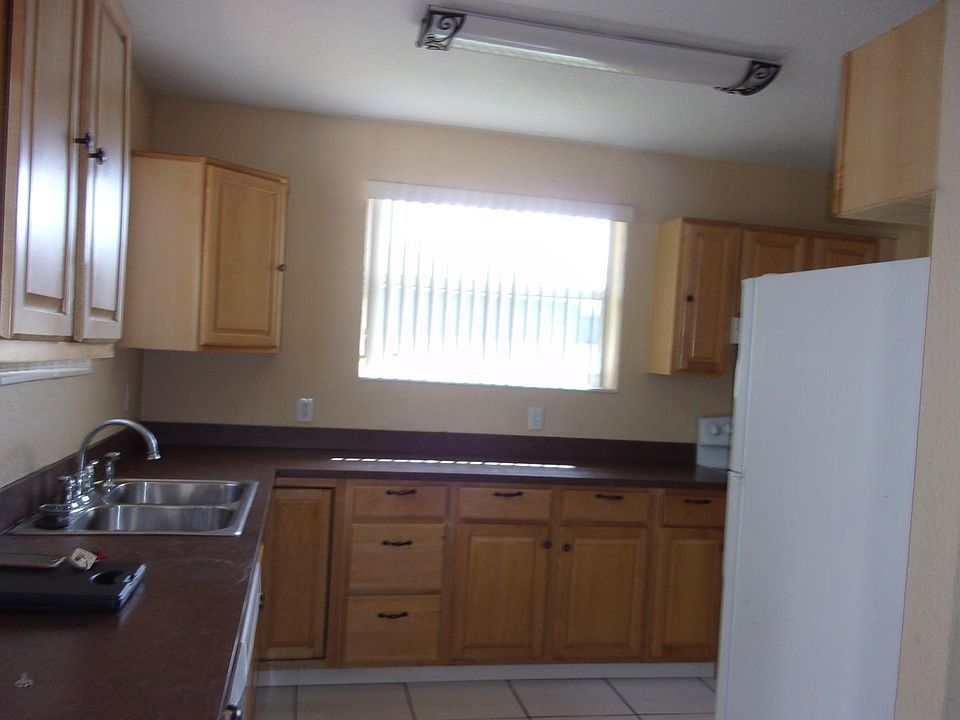 2nd image of 216 NW 43rd Ave