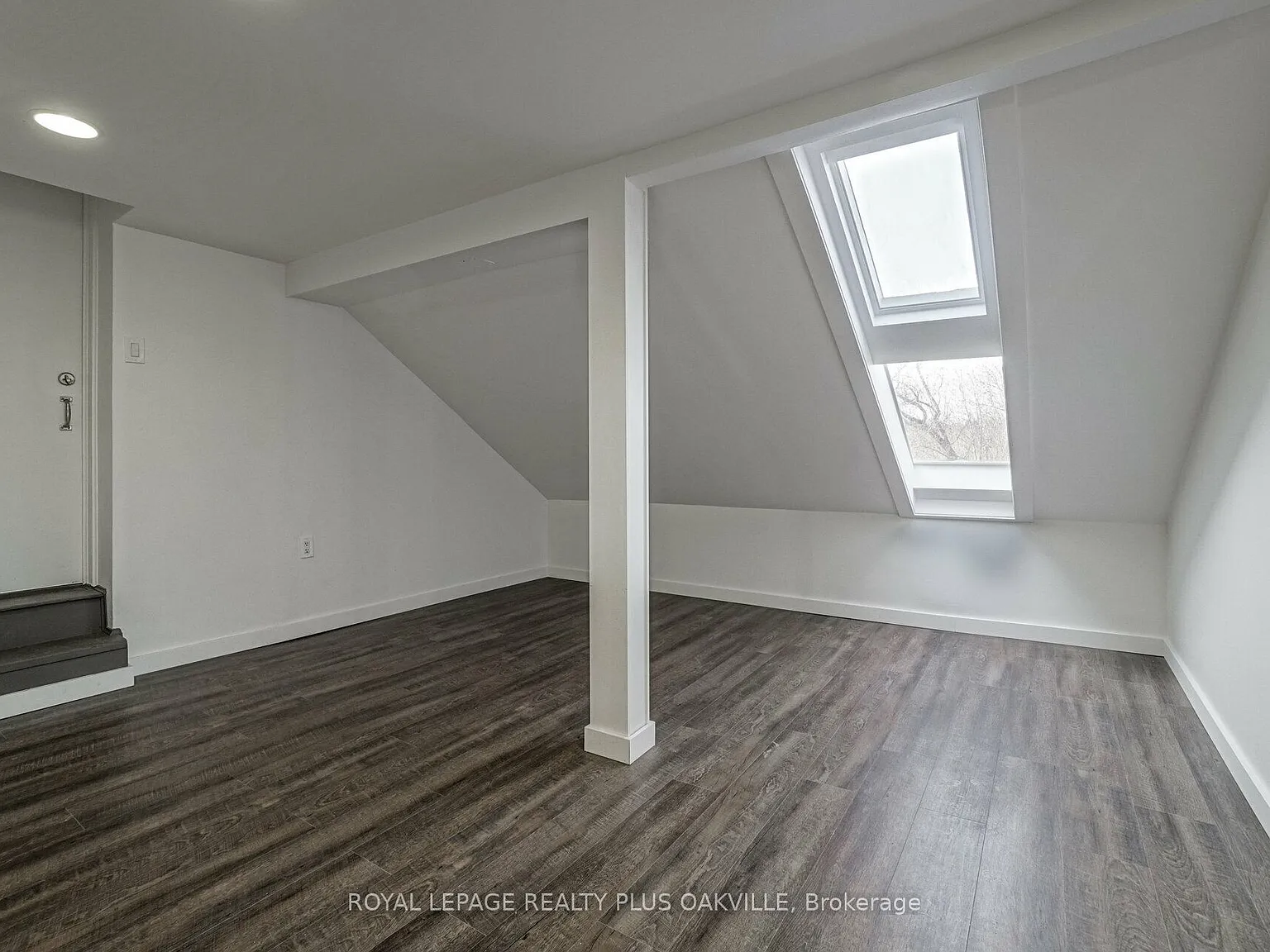 564 Lyons Ln — Photo 4