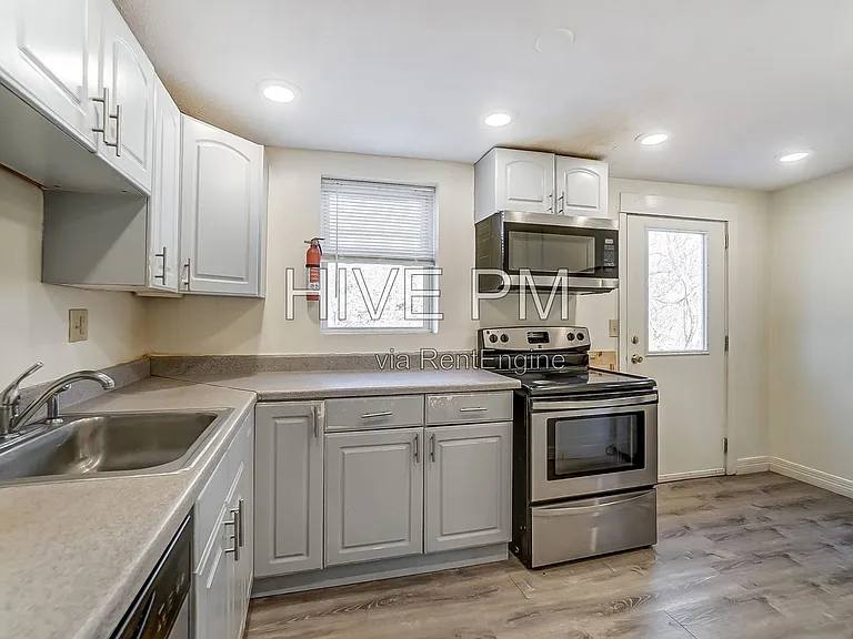 3246 Linwood Ave #2 — Photo 9