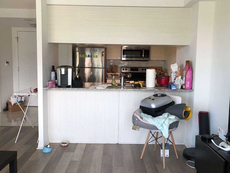2nd image of 275 Yorkland Rd #305