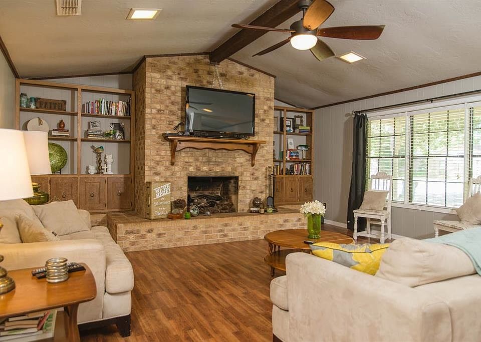 1st image of 608 Honeysuckle St