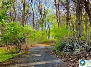 4825 S Mountain Dr, Emmaus, PA 18049
