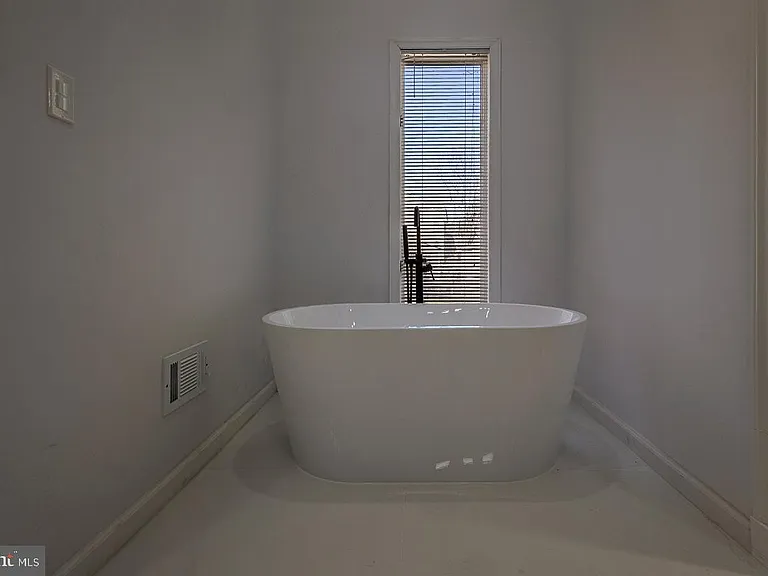 242 Hollow Rd — Photo 4