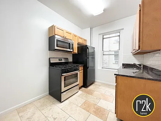 Rented by Realty 2000 Corp | media 9