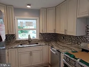 4 bed, 2005 sqft, $2,700 — Photo 4