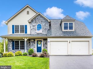 320 Lynne Dr, Mount Wolf, PA 17347
