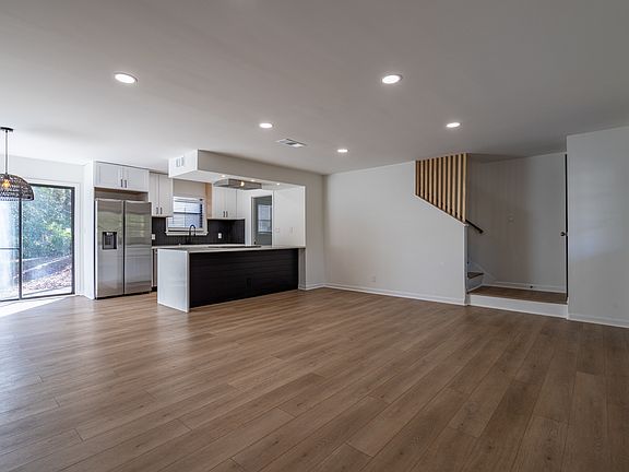 4th image of 1520 Springwood Dr SE #A