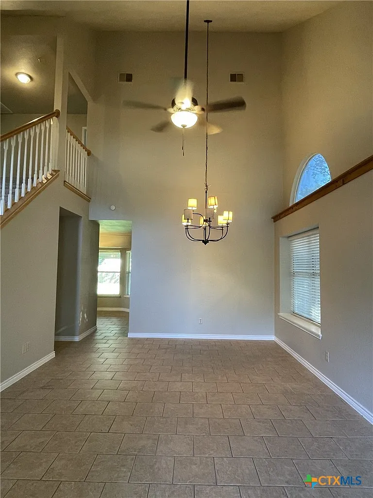 3 bed, 2.5 bath, 1716 sqft, $2,000 — Photo 4