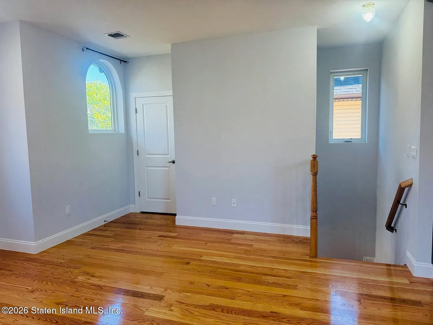4 bed, 2.0 bath, 2691 sqft, $3,600 — Photo 3