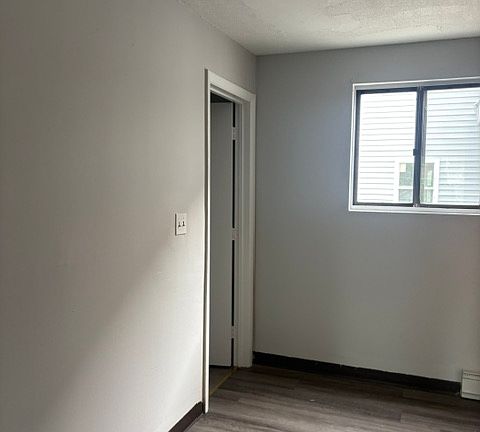 2nd image of 15 Cross St #10