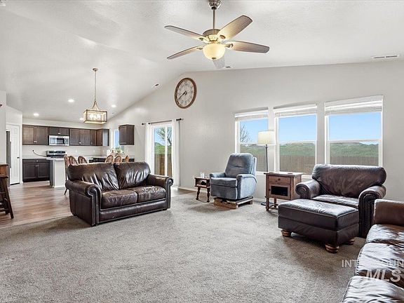 4th image of 16610 Corrine Ave