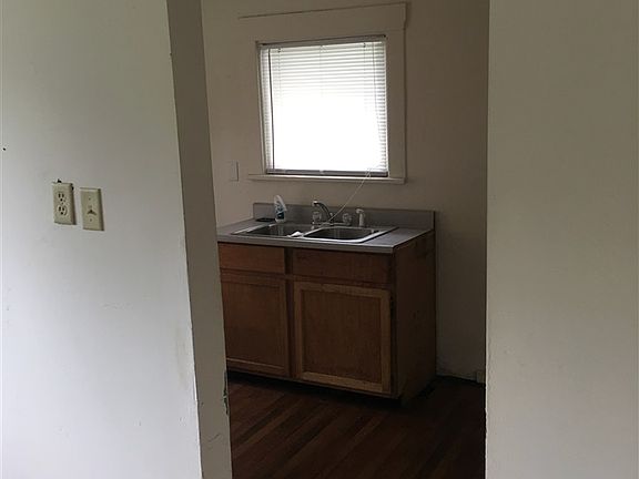 5th image of 1102 N Olive St