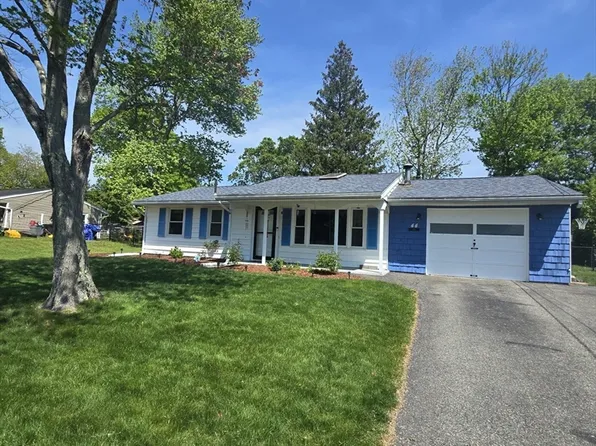 44 Leahy Rd, Brockton, MA 02302