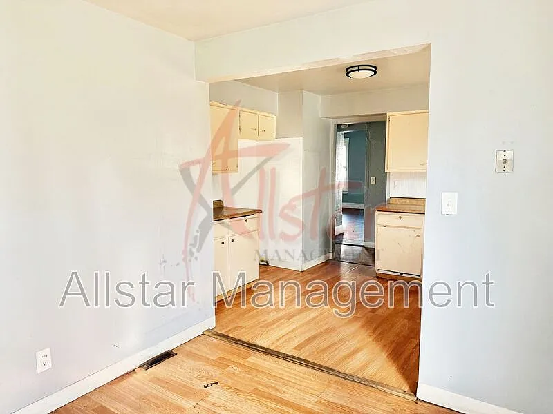 4 bed, 1.5 bath, 1605 sqft, $1,400 — Photo 3