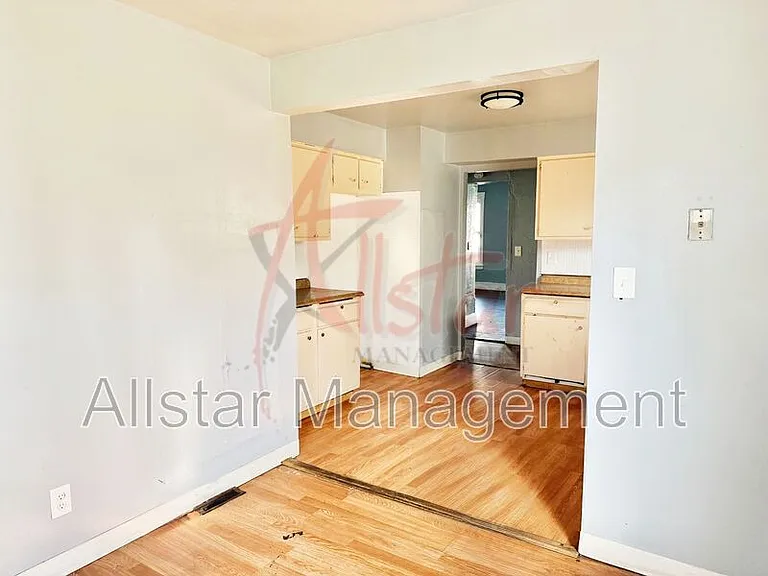 1374 E 94th St — Photo 3