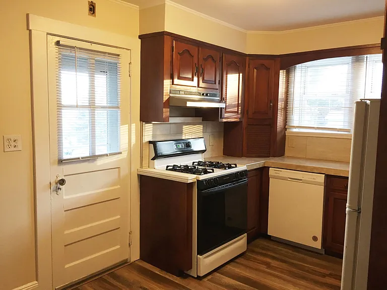 186 Seminary Ave #3 — Photo 10
