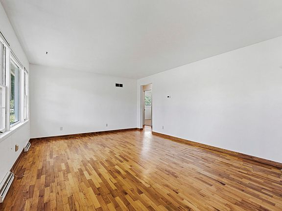 5th image of 1061 Wedgewood Rd