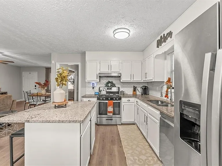 4041 Woodbridge Ct — Photo 7