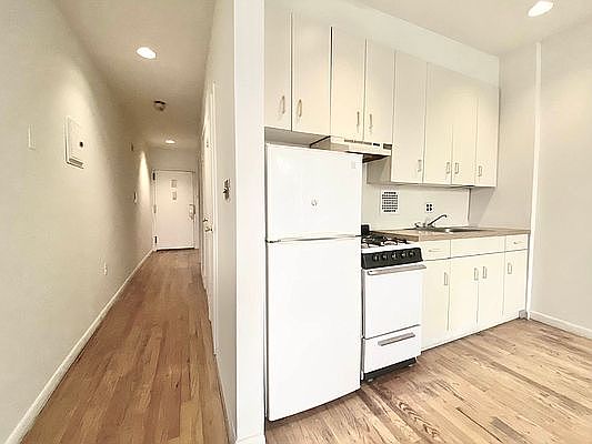 1st image of 334 E 55th St APT 4