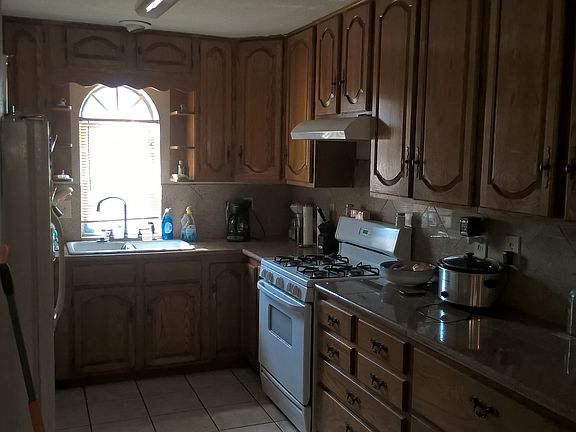 2nd image of 1105 Cummings Ave