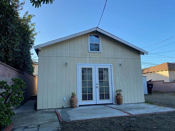 2nd image of 2439 Cabrillo Ave