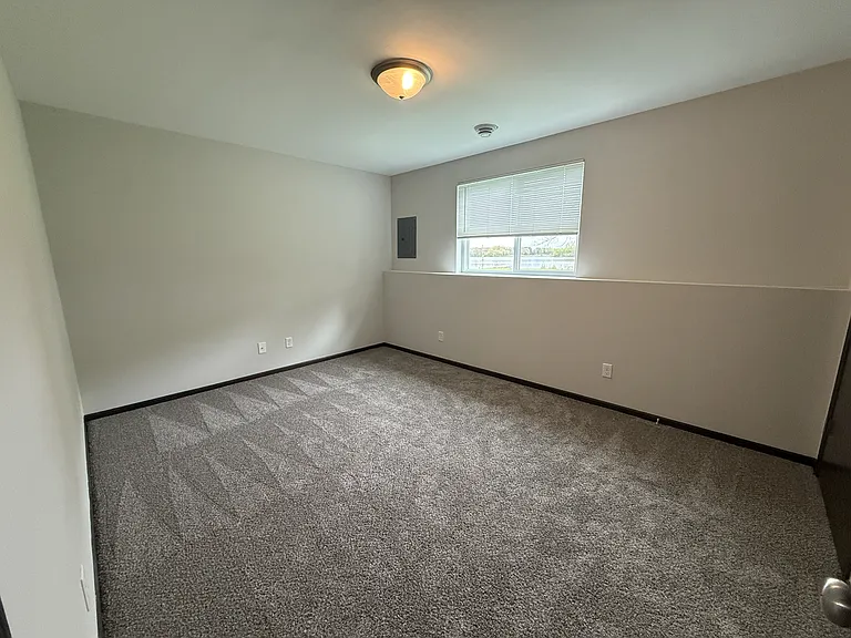 930 Waters Edge Ct — Photo 16