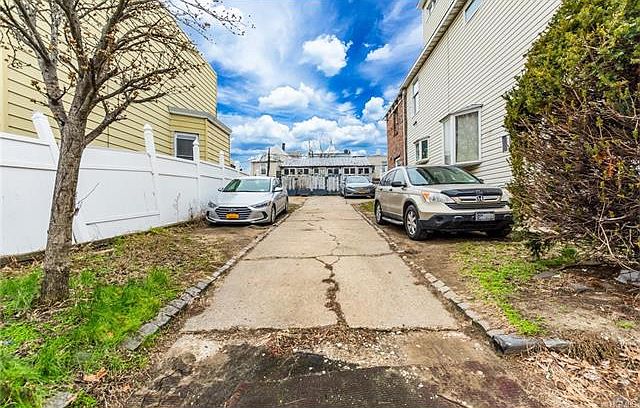 1st image of 1721 Barnes Ave