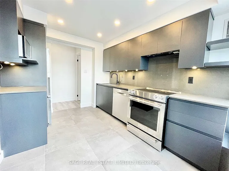 887 Bay St #1408 — Photo 2