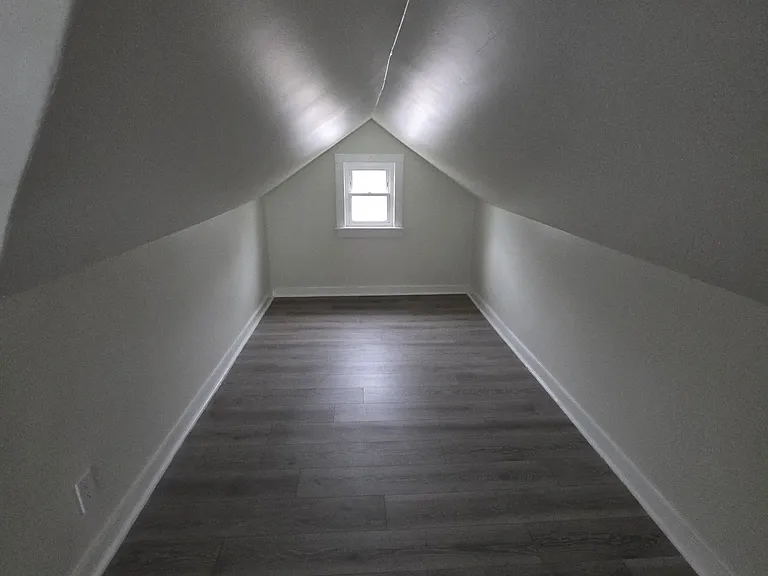 2424 Inga St — Photo 10