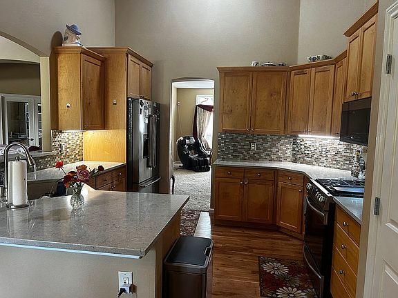 4th image of 3738 N Hollymount Way