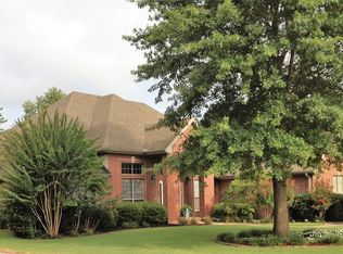 1735 N Hartford Dr, Fayetteville, AR 72701