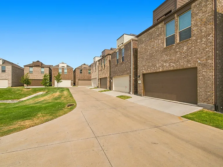 1012 Snapdragon Dr — Photo 32