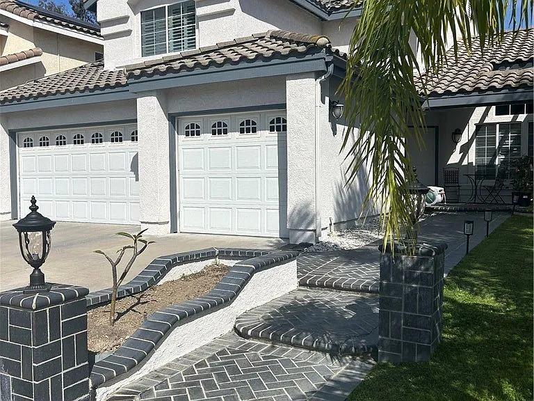 1046 S Mountcrest Ct — Photo 1
